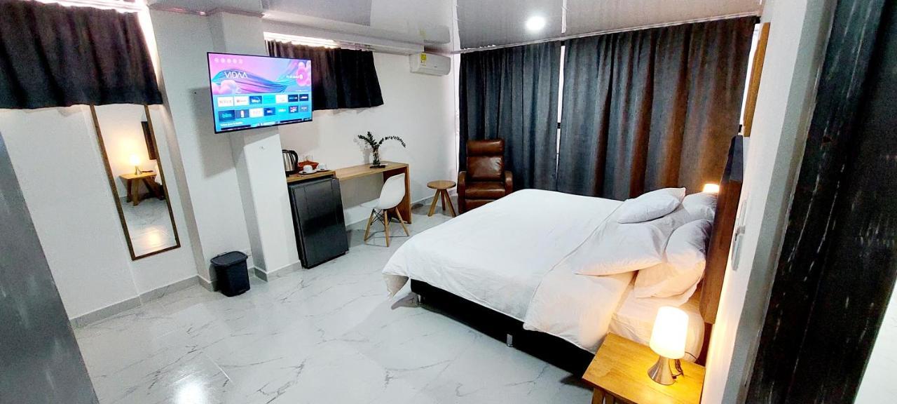 Hotel A & A Santa Alejandria Medellín Buitenkant foto