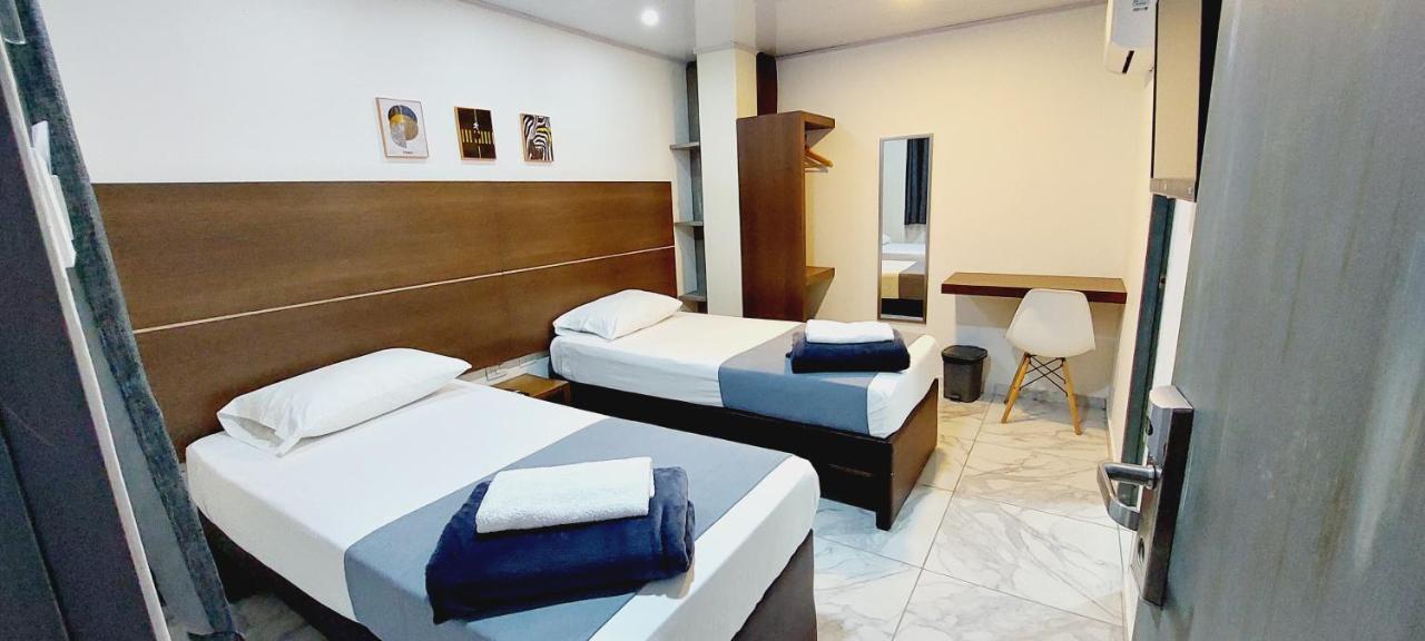 Hotel A & A Santa Alejandria Medellín Buitenkant foto